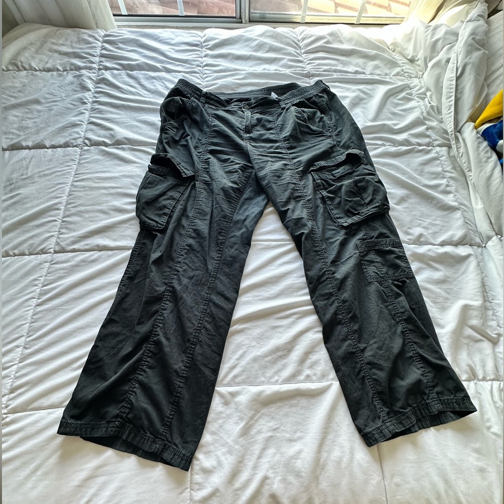 Women’s H&M Dark Gray Cargo Pants Used
